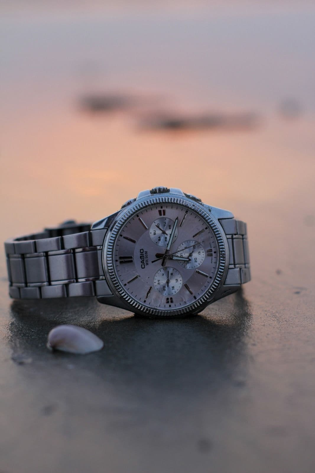 Wrist-Ready for the Waves: Watch Trends for Beach Days and Seaside Style
